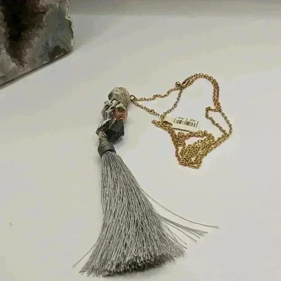 Silk & Stone Tassel 32" necklace goldtone chain cream beige boho Jewelry in Grey - Picture 2 of 3